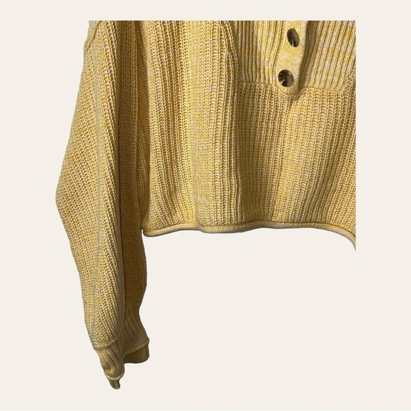 URBAN‎ OUTFITTERS CROPPED SWEATER BUTTONS CHUNKY KNITTED YELLOW IN COLOR - Picture 4 of 11